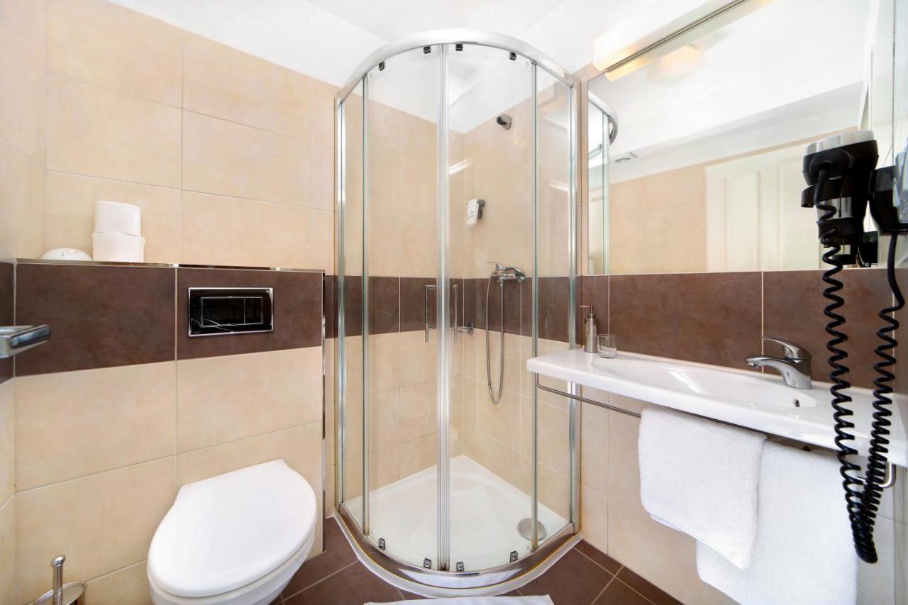 Hotel Erika Špindlerŭv Mlýn Luaran gambar
