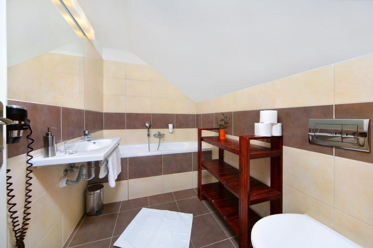 Hotel Erika Špindlerŭv Mlýn Luaran gambar