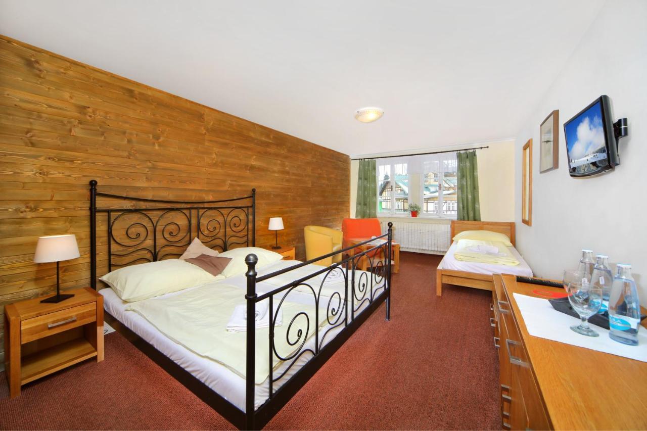 Hotel Erika Špindlerŭv Mlýn Luaran gambar
